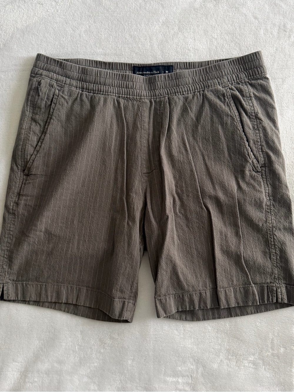 Abercrombie & Fitch Men's Flat Front Shorts
Gray Pinstripe Size M Linen Blend